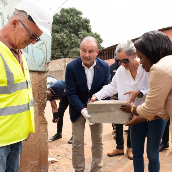 Projecto Escola Embo dá o primeiro passo com o lançamento da primeira pedra